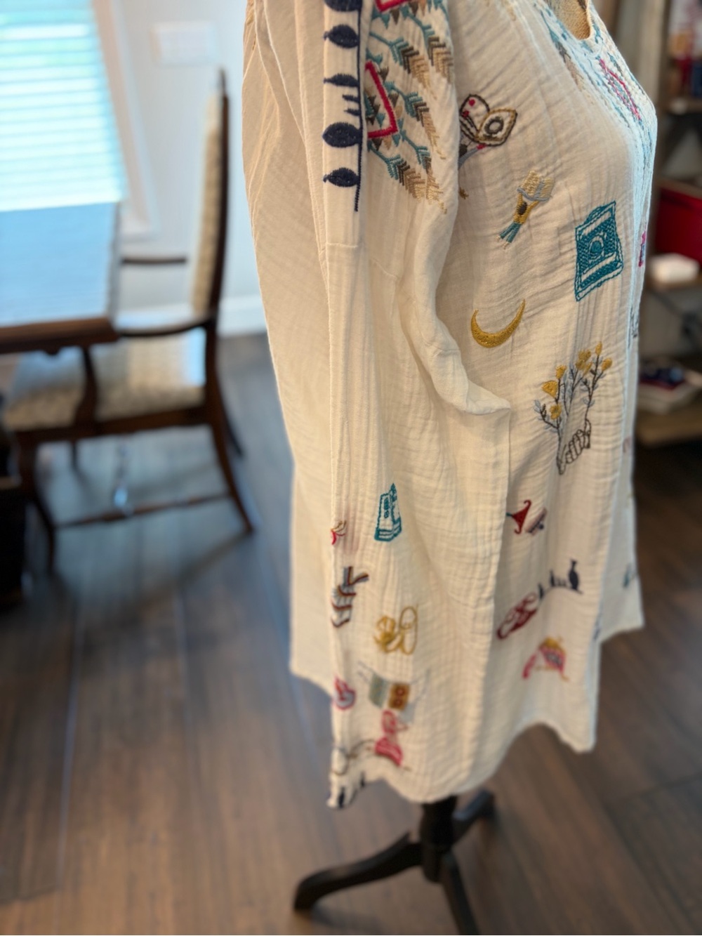 Johnny Was White Embroidered Boho Tunic with Multi-Color Accents - Picture 2 of 6